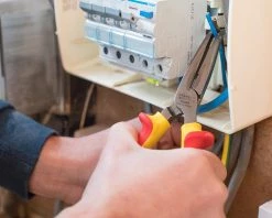 Stanley Pince à Bec 0-84-008 Pince Téléphonique Courbée VDE 200mm -Pinces et ciseaux Soldes 0 84 008 pince telephonique courbee vde 200mm 2