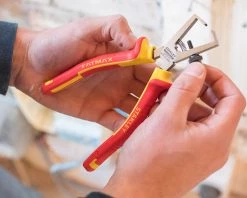 Stanley 0-84-010 Pince à Dénuder VDE 160 Mm -Pinces et ciseaux Soldes 0 84 010 pince a denuder vde 160 mm 3